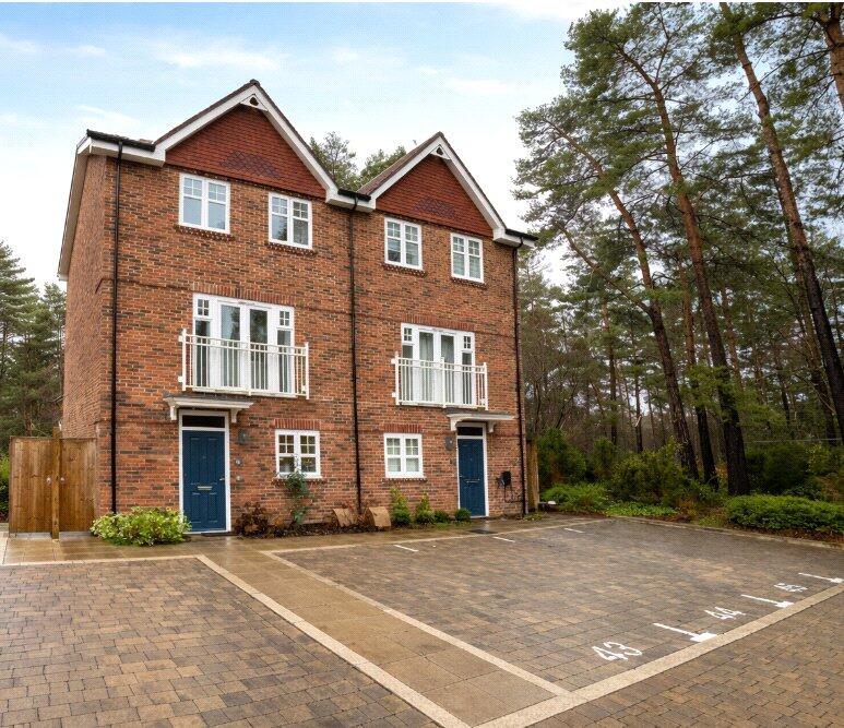 5 bed End of Terrace for rent in Fleet. From Bridges Estate Agents - Farnborough 5 bed End of Terrace for rent in Fleet. From Bridges Estate Agents - Farnborough