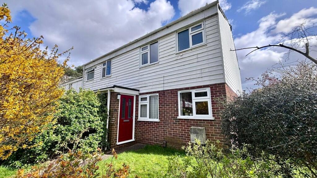 3 bed End of Terrace for rent in Farnborough. From Bridges Estate Agents - Farnborough