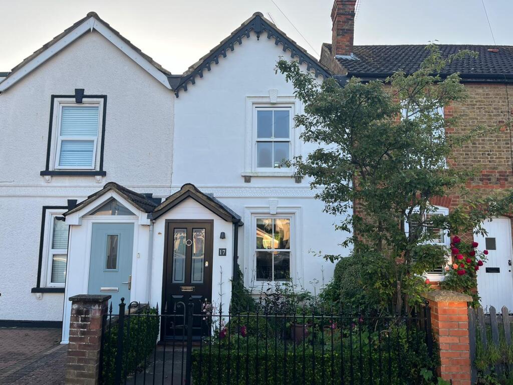 2 bed Mid Terraced House for rent in Farnborough. From Bridges Estate Agents - Farnborough
