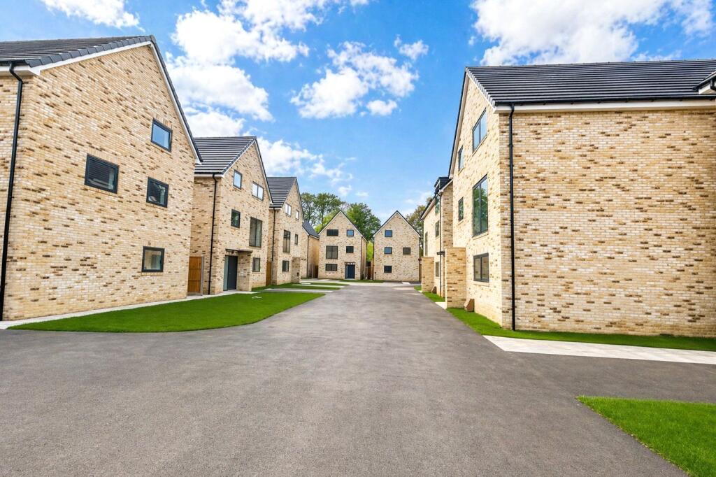 4 bed Detached for rent in Farnborough. From Bridges Estate Agents - Farnborough