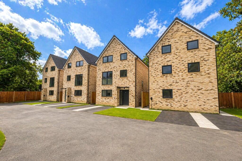 5 bed Detached for rent in Farnborough. From Bridges Estate Agents - Farnborough