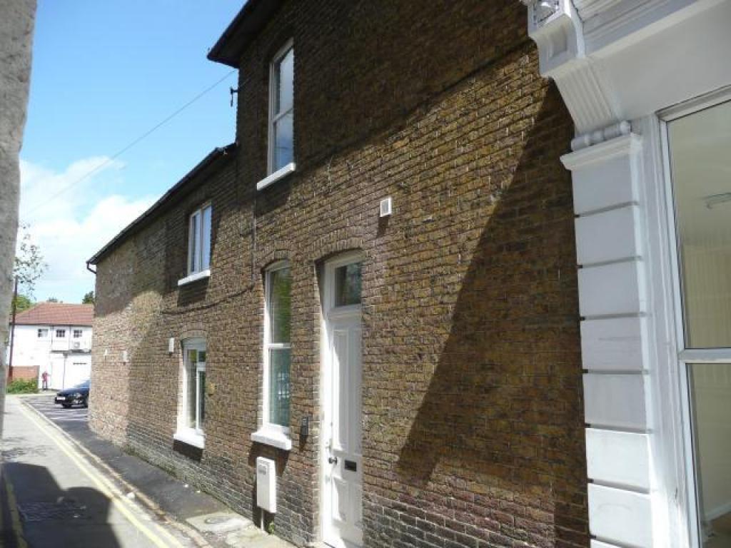 4 bed Studio for rent in Farnborough. From Bridges Estate Agents - Farnborough