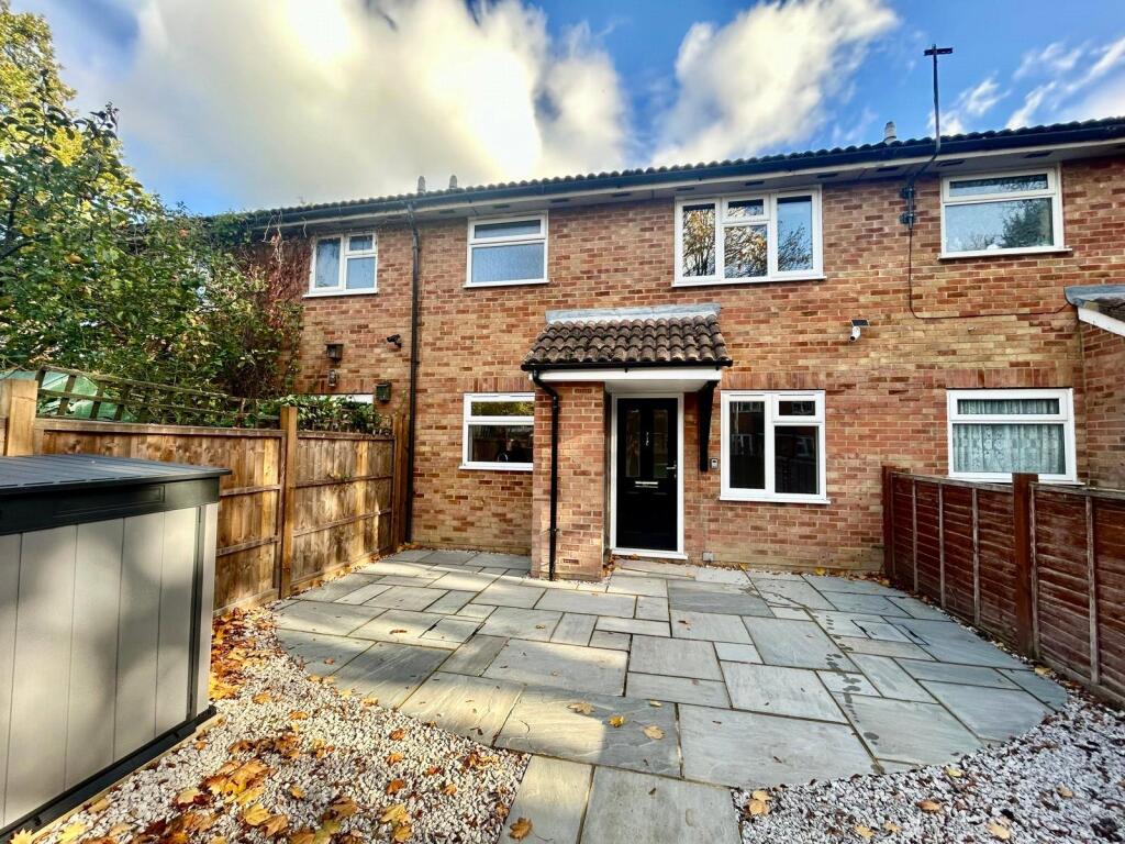 1 bed Mid Terraced House for rent in Farnborough. From Bridges Estate Agents - Farnborough