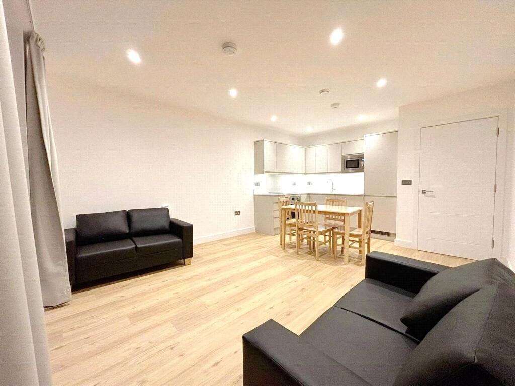 2 bed 1st Floor Flat for rent in Farnborough. From Bridges Estate Agents - Farnborough