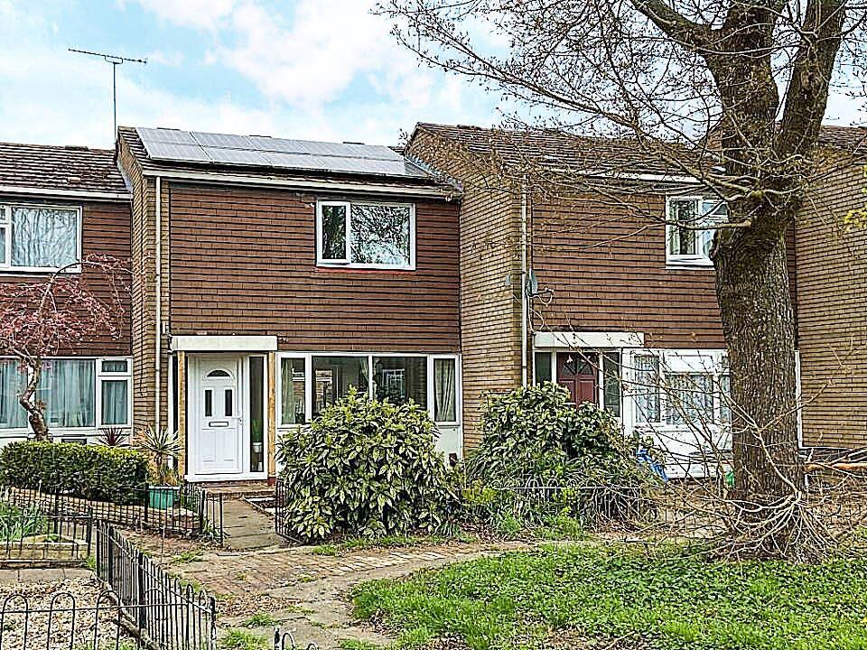 2 bed Mid Terraced House for rent in Farnborough. From Bridges Estate Agents - Farnborough