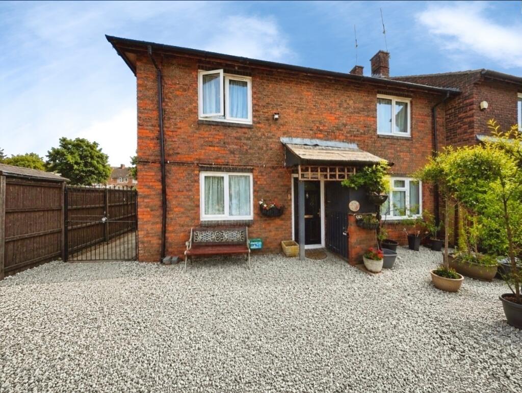 3 bed End of Terrace for rent in Farnborough. From Bridges Estate Agents - Farnborough 3 bed End of Terrace for rent in Farnborough. From Bridges Estate Agents - Farnborough
