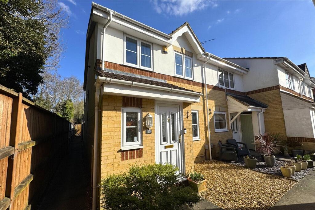 3 bed End of Terrace for rent in Farnborough. From Bridges Estate Agents - Farnborough