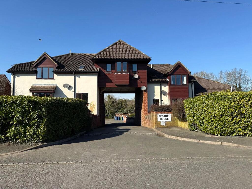 0 bed Studio for rent in Shortheath. From Bridges Estate Agents - Farnham