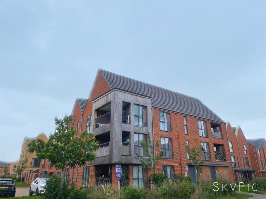2 bed 1st Floor Flat for rent in Bordon. From Bridges Estate Agents - Farnham 2 bed 1st Floor Flat for rent in Bordon. From Bridges Estate Agents - Farnham