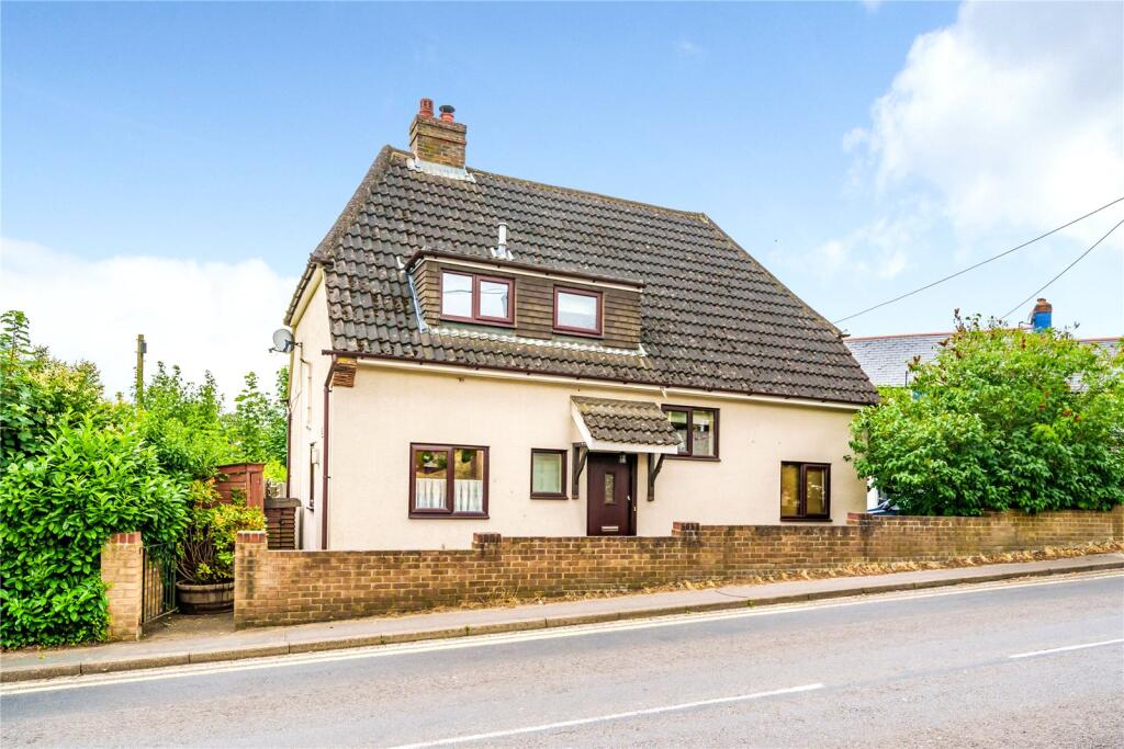 3 bed Detached for rent in Upper Hale. From Bridges Estate Agents - Farnham