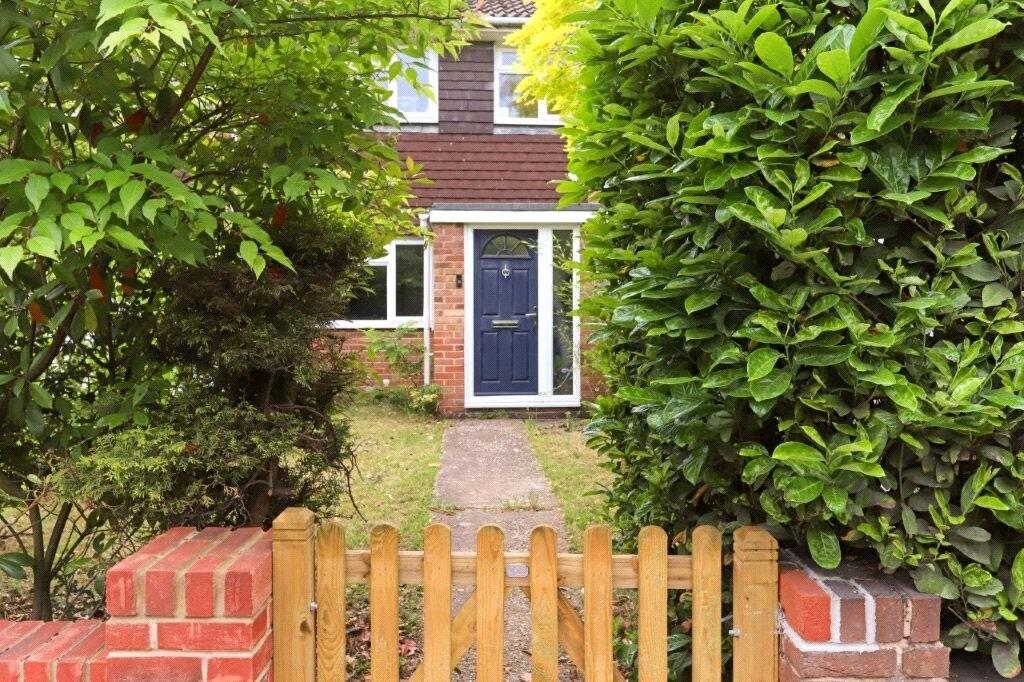 3 bed Mid Terraced House for rent in Wrecclesham. From Bridges Estate Agents - Farnham 3 bed Mid Terraced House for rent in Wrecclesham. From Bridges Estate Agents - Farnham