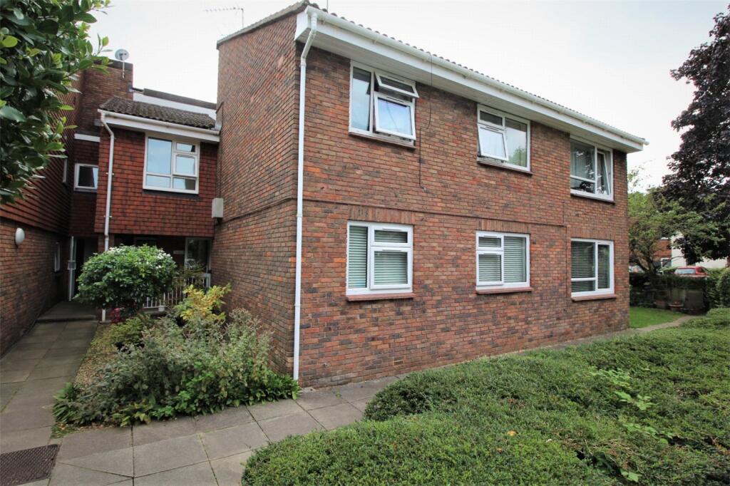 2 bed 1st Floor Flat for rent in Weybourne. From Bridges Estate Agents - Farnham