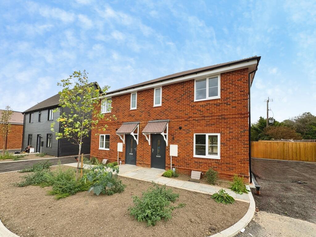 3 bed Semi Detached for rent in Runfold. From Bridges Estate Agents - Farnham 3 bed Semi Detached for rent in Runfold. From Bridges Estate Agents - Farnham