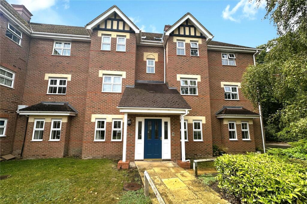 2 bed 1st Floor Flat for rent in Elvetham Heath. From Bridges Estate Agents - Fleet