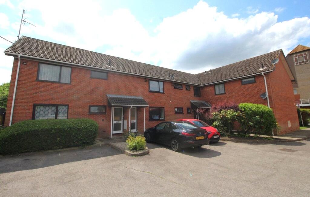 2 bed 1st Floor Flat for rent in Fleet. From Bridges Estate Agents - Fleet