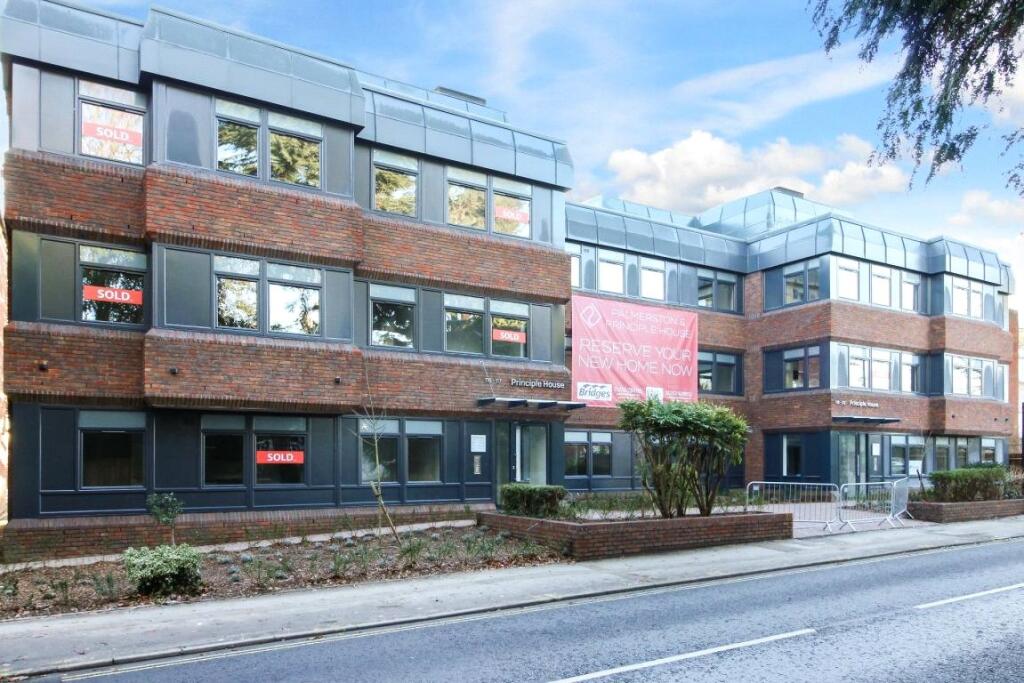 2 bed 1st Floor Flat for rent in Fleet. From Bridges Estate Agents - Fleet