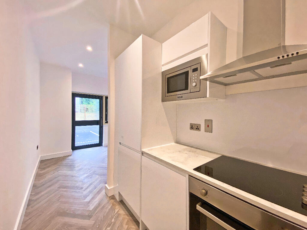 1 bed 1st Floor Flat for rent in Ewshot. From Bridges Estate Agents - Fleet