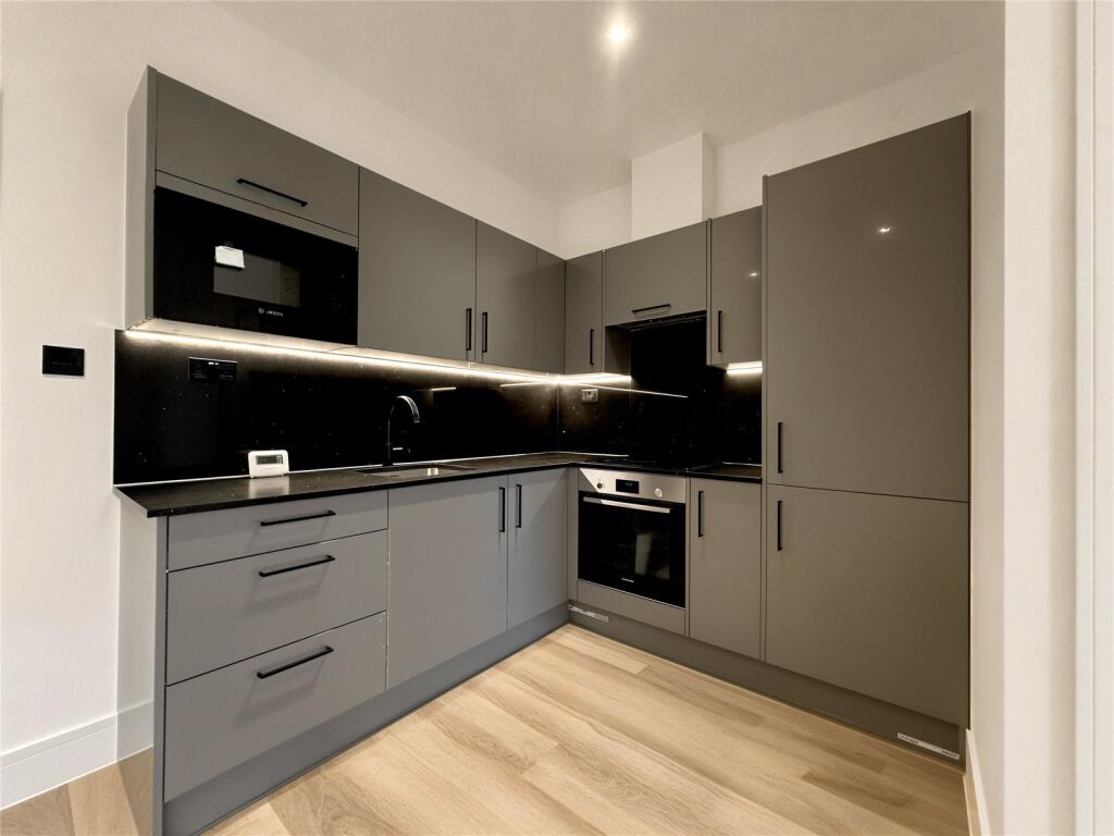 2 bed 1st Floor Flat for rent in Fleet. From Bridges Estate Agents - Fleet