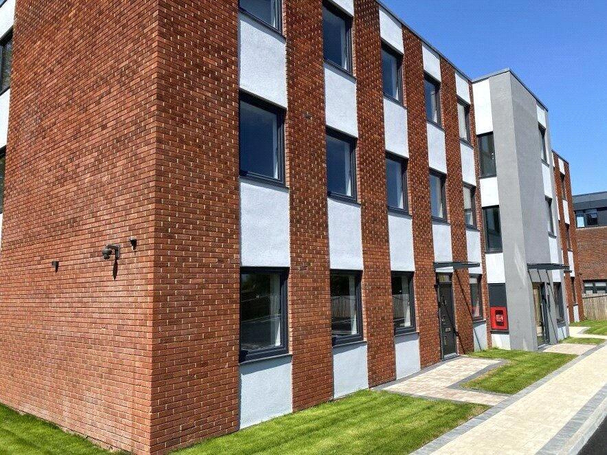 2 bed 1st Floor Flat for rent in Fleet. From Bridges Estate Agents - Fleet