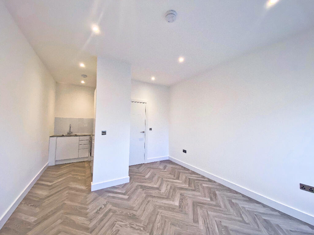 1 bed 1st Floor Flat for rent in Ewshot. From Bridges Estate Agents - Fleet