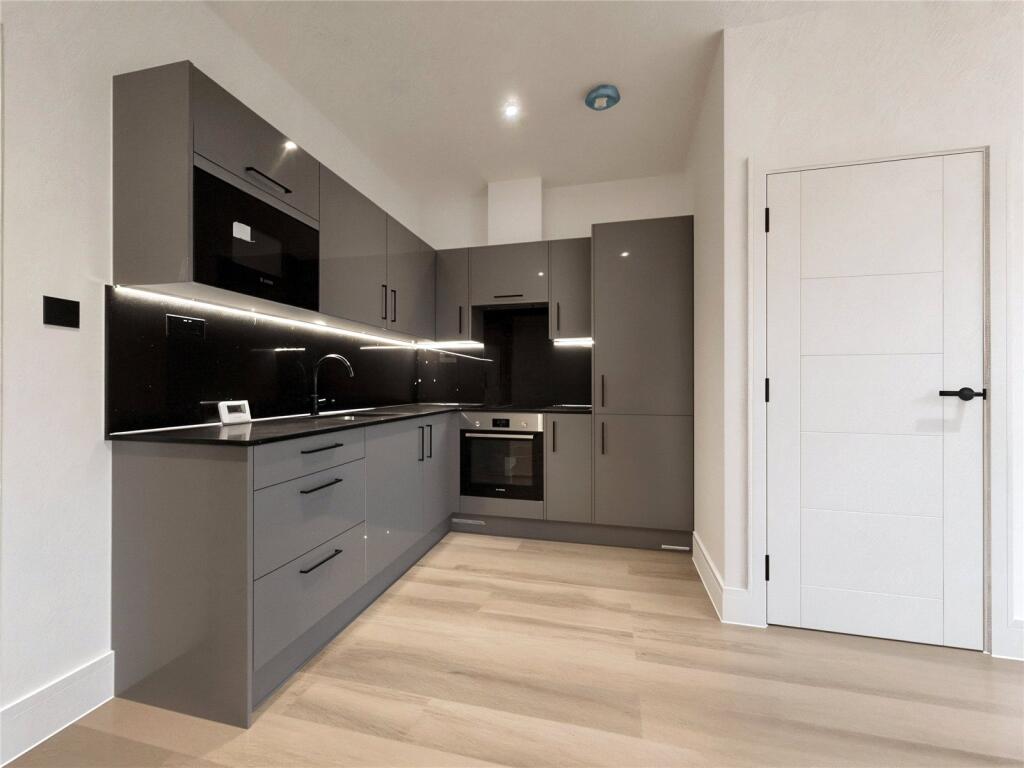 1 bed 1st Floor Flat for rent in Fleet. From Bridges Estate Agents - Fleet