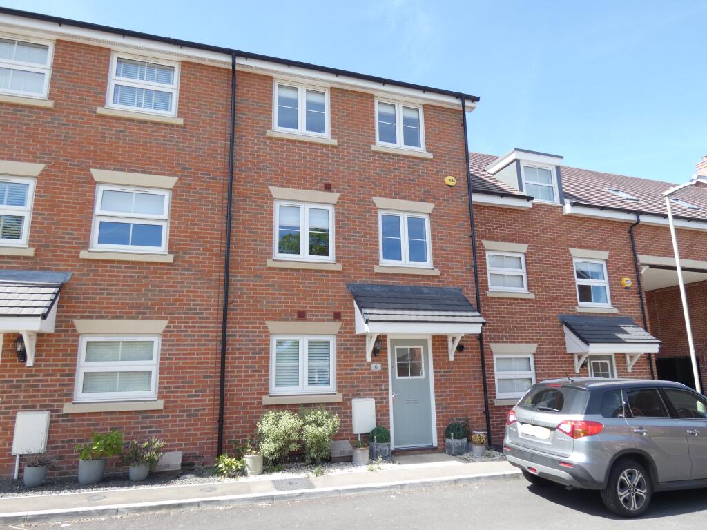 4 bed Town House for rent in Ewshot. From Bridges Estate Agents - Fleet 4 bed Town House for rent in Ewshot. From Bridges Estate Agents - Fleet