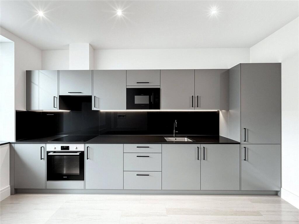 2 bed 1st Floor Flat for rent in Fleet. From Bridges Estate Agents - Fleet