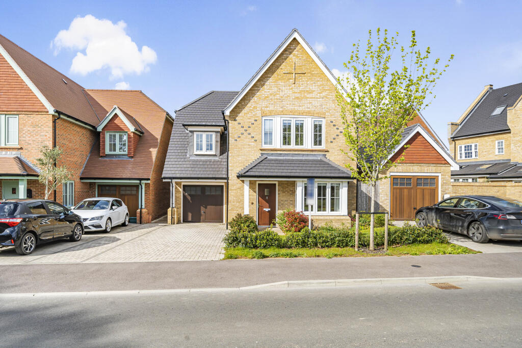 5 bed Detached for rent in Crookham Village. From Bridges Estate Agents - Fleet 5 bed Detached for rent in Crookham Village. From Bridges Estate Agents - Fleet