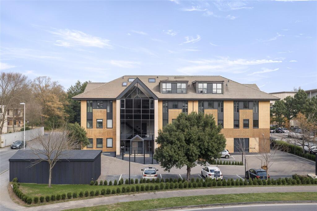 4 bed Studio for rent in Fleet. From Bridges Estate Agents - Fleet