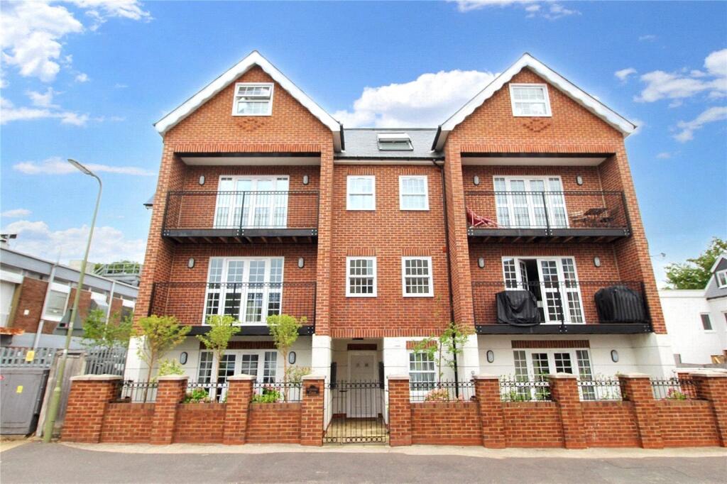 2 bed 1st Floor Flat for rent in Fleet. From Bridges Estate Agents - Fleet