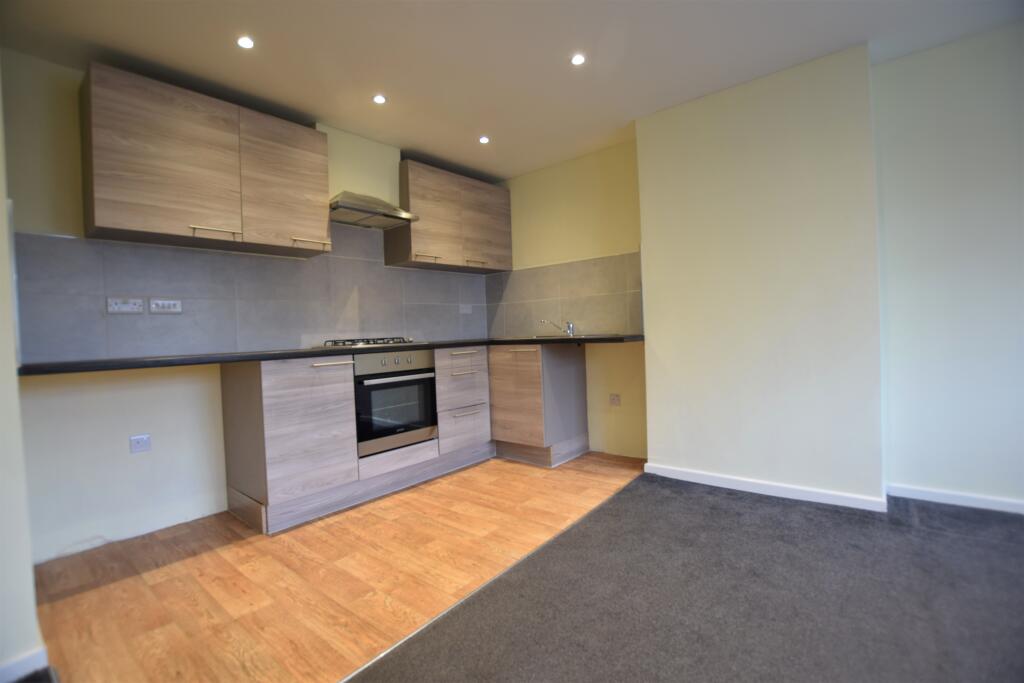2 bed 1st Floor Flat for rent in Frimley. From Bridges Estate Agents - Frimley