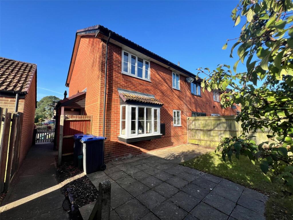 1 bed End of Terrace for rent in Deepcut. From Bridges Estate Agents - Frimley
