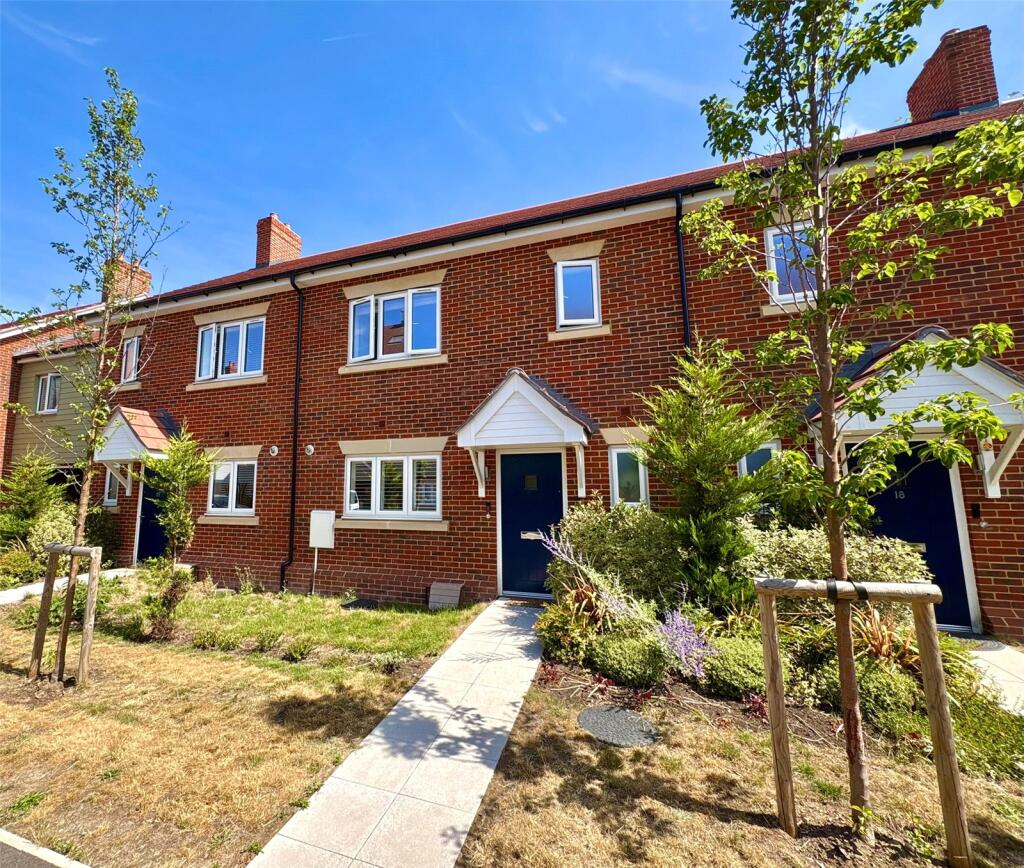 3 bed Mid Terraced House for rent in Mytchett. From Bridges Estate Agents - Frimley