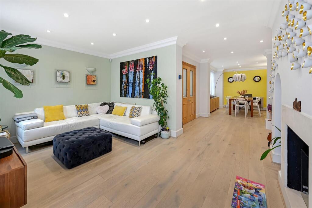 4 bed Town House for rent in Chelsea. From Battersea & Nine Elms Estates - London