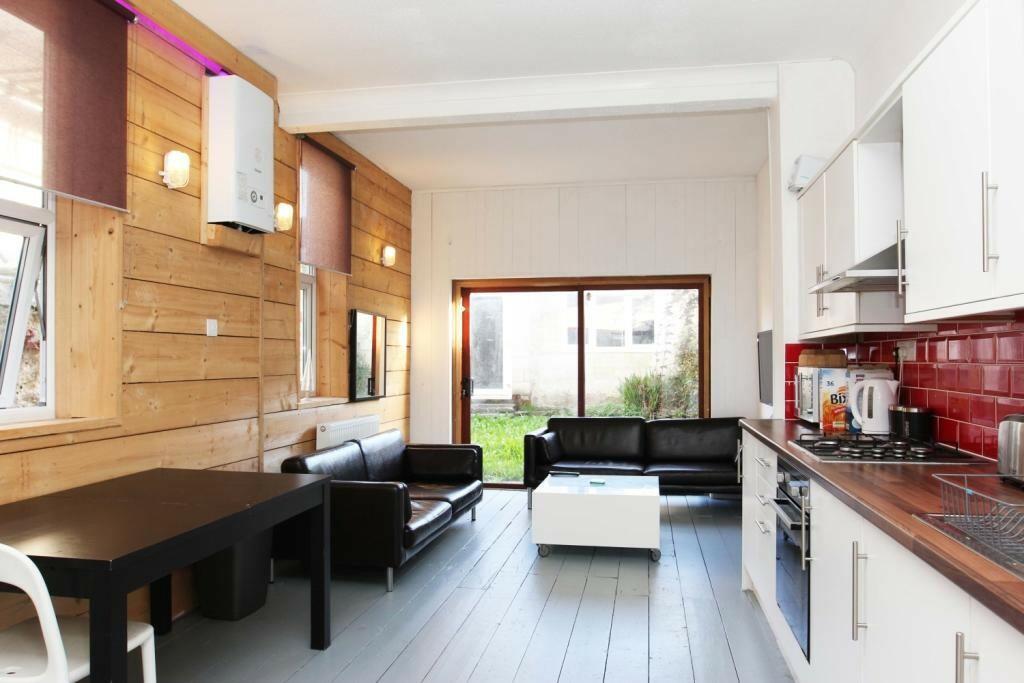 6 bed Mid Terraced House for rent in Plymouth. From Student Life - Plymouth