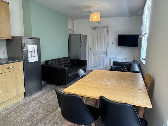 6 bed House Share for rent in Plymouth. From Student Life - Plymouth