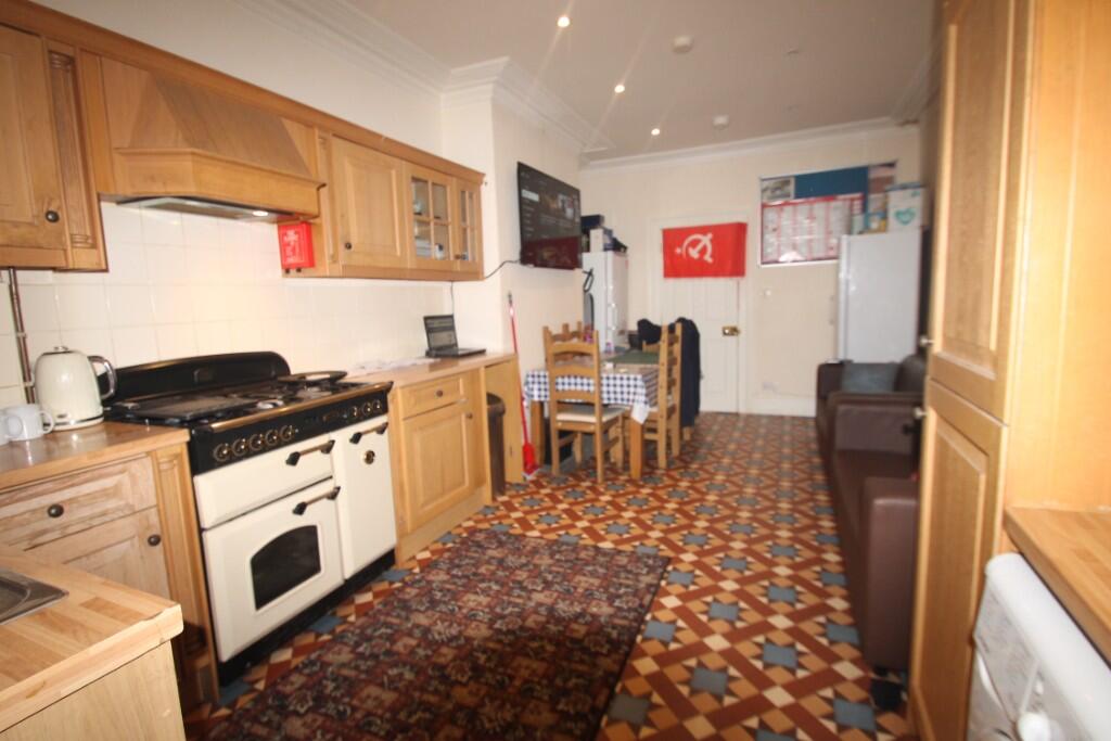 7 bed Mid Terraced House for rent in Plymouth. From Student Life - Plymouth