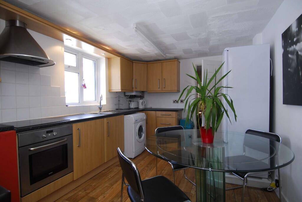 4 bed 1st Floor Flat for rent in Plymouth. From Student Life - Plymouth