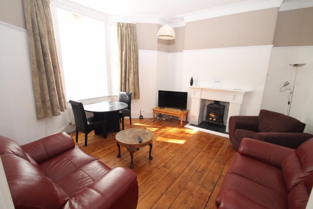5 bed Mid Terraced House for rent in Plymouth. From Student Life - Plymouth