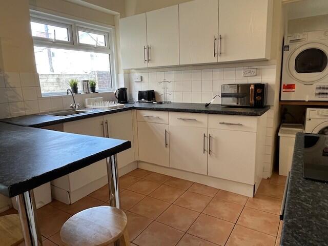 4 bed Mid Terraced House for rent in Plymouth. From Student Life - Plymouth