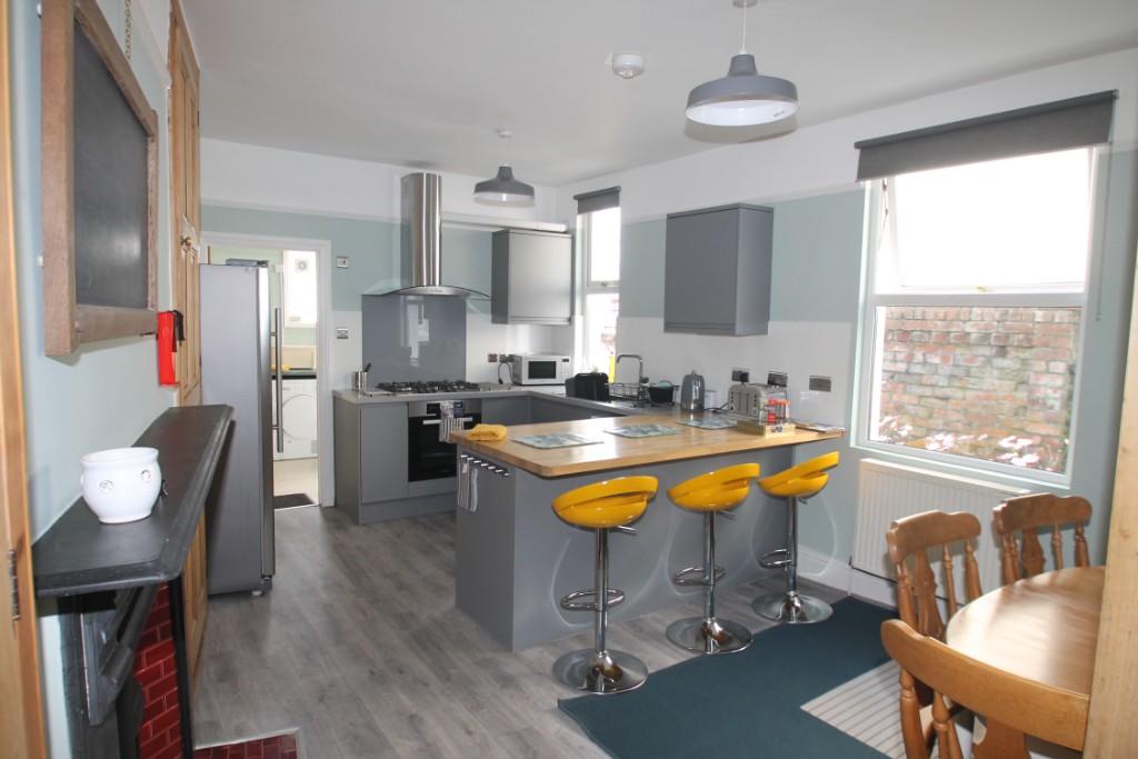 5 bed Mid Terraced House for rent in Plymouth. From Student Life - Plymouth 5 bed Mid Terraced House for rent in Plymouth. From Student Life - Plymouth