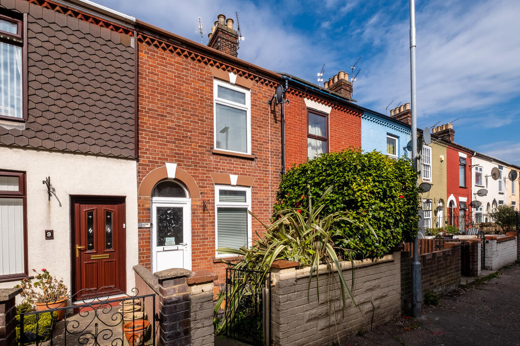 2 bed Mid Terraced House for rent in Gorleston-on-Sea. From Larkes Estate Agents - Great Yarmouth 2 bed Mid Terraced House for rent in Gorleston-on-Sea. From Larkes Estate Agents - Great Yarmouth