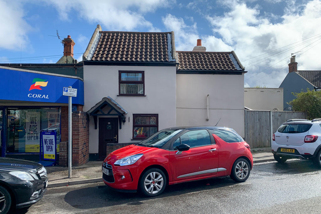 2 bed Semi Detached for rent in Caister-on-Sea. From Larkes Estate Agents - Great Yarmouth 2 bed Semi Detached for rent in Caister-on-Sea. From Larkes Estate Agents - Great Yarmouth