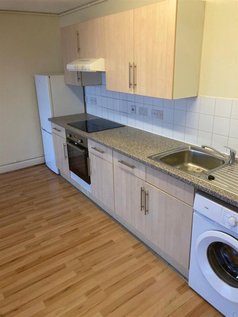 2 bed 1st Floor Flat for rent in London. From David Conway and Co Ltd