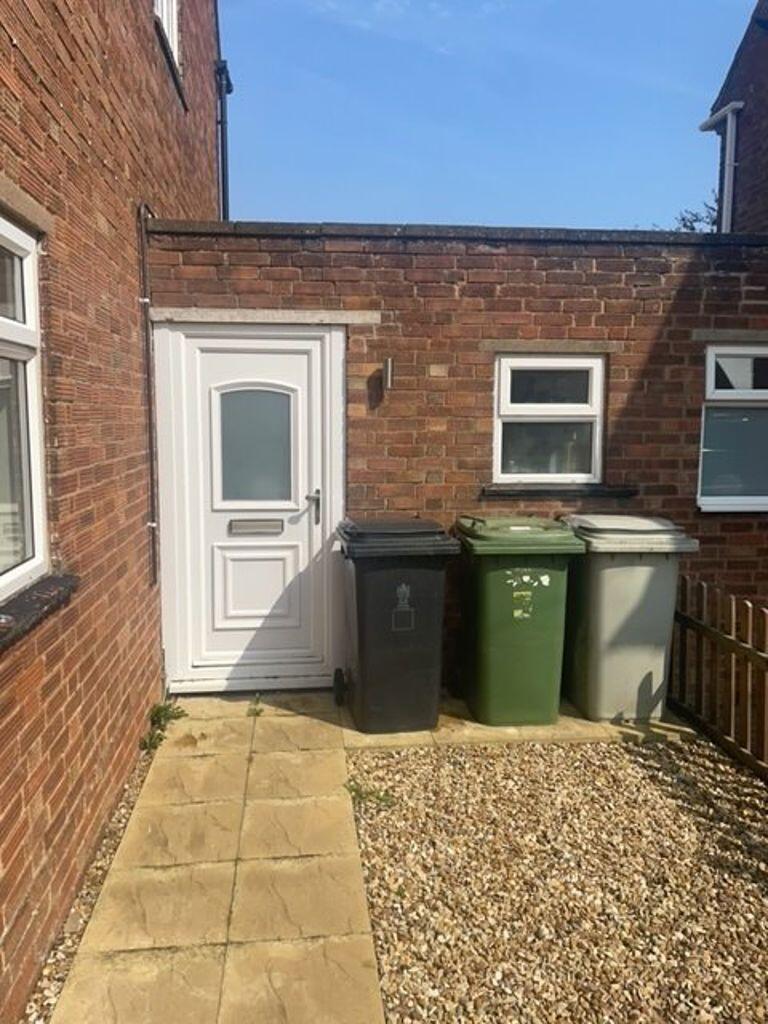 3 bed Mid Terraced House for rent in Oakham. From Roy Green Surveyors - Letting & Estate Agents - Leicester 3 bed Mid Terraced House for rent in Oakham. From Roy Green Surveyors - Letting & Estate Agents - Leicester