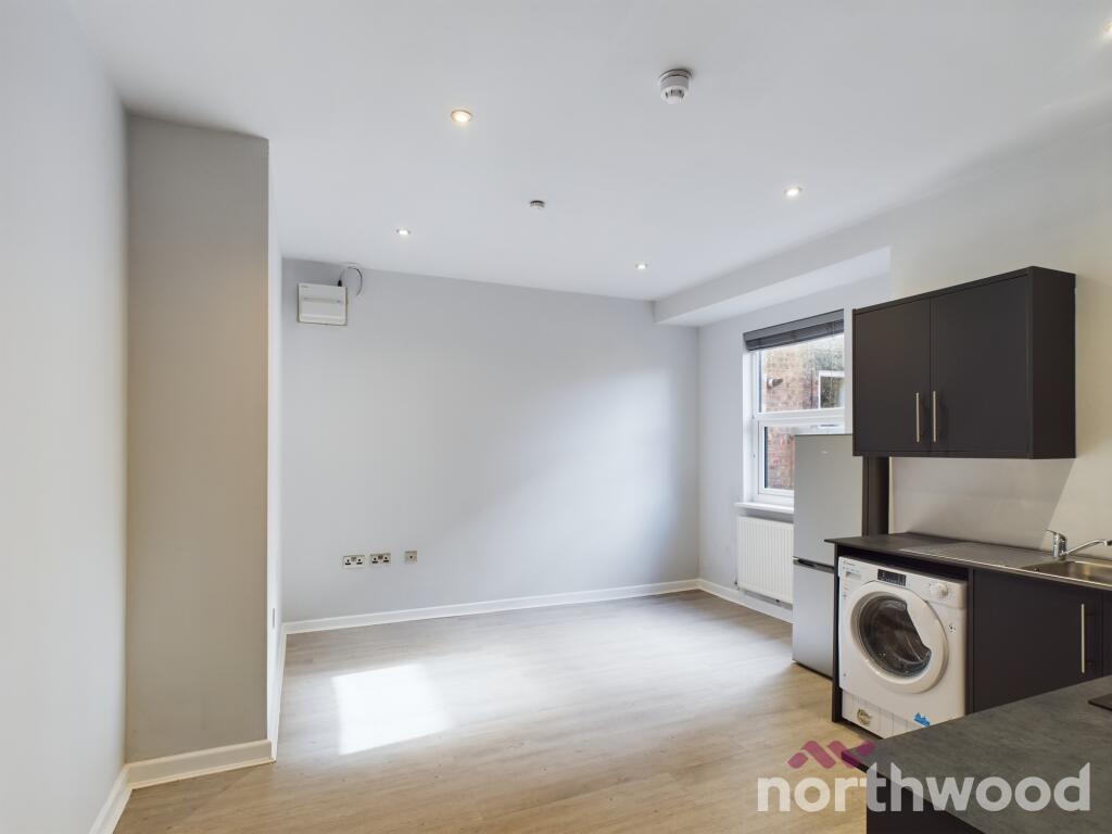2 bed Triplex for rent in Wigan. From Northwood - Wigan