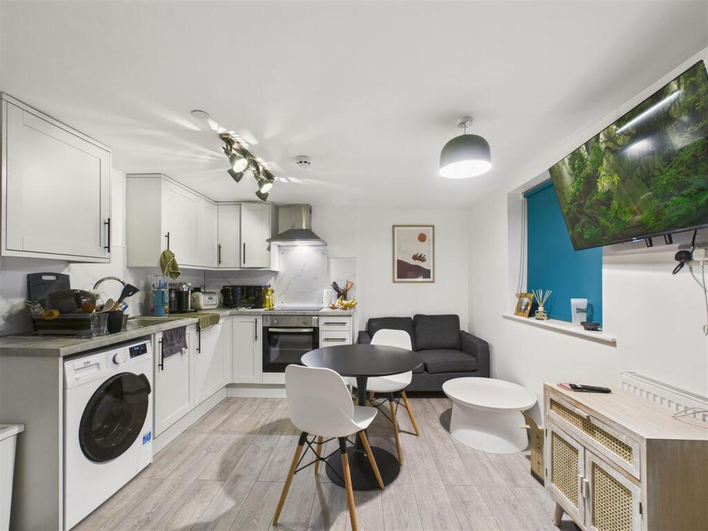 2 bed 1st Floor Flat for rent in Bath. From Zest - Bath 2 bed 1st Floor Flat for rent in Bath. From Zest - Bath