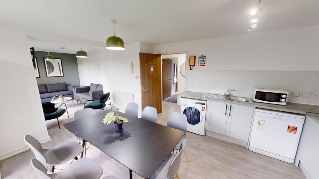 8 bed 1st Floor Flat for rent in Bath. From Zest - Bath