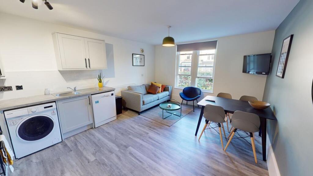 4 bed 1st Floor Flat for rent in Upper Swainswick. From Zest - Bath