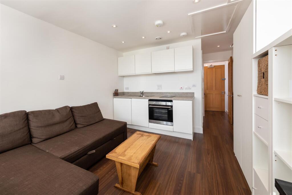4 bed Studio for rent in Upper Swainswick. From Zest - Bath 4 bed Studio for rent in Upper Swainswick. From Zest - Bath